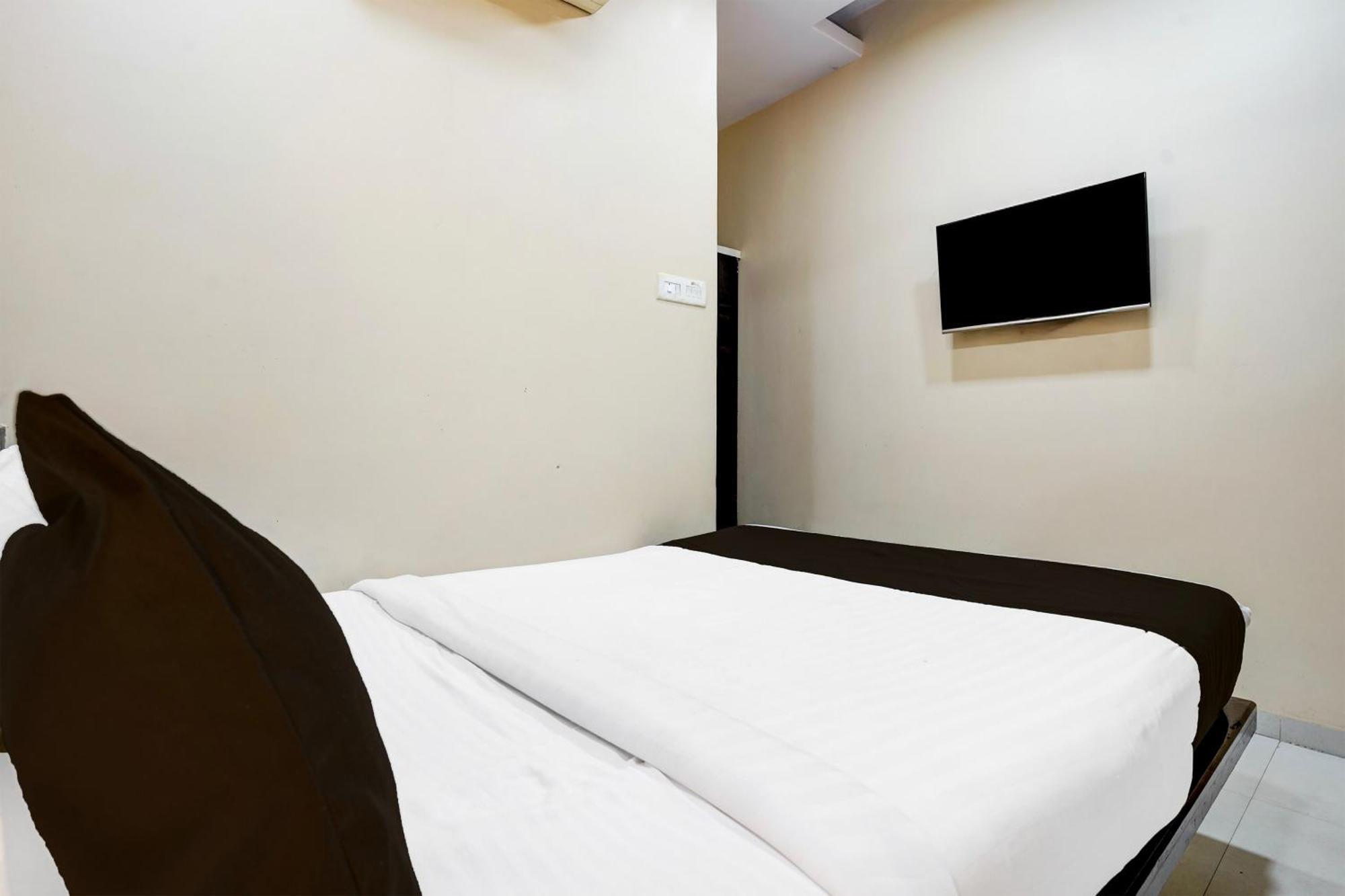Airport Metro Hotel Мумбаї Екстер'єр фото