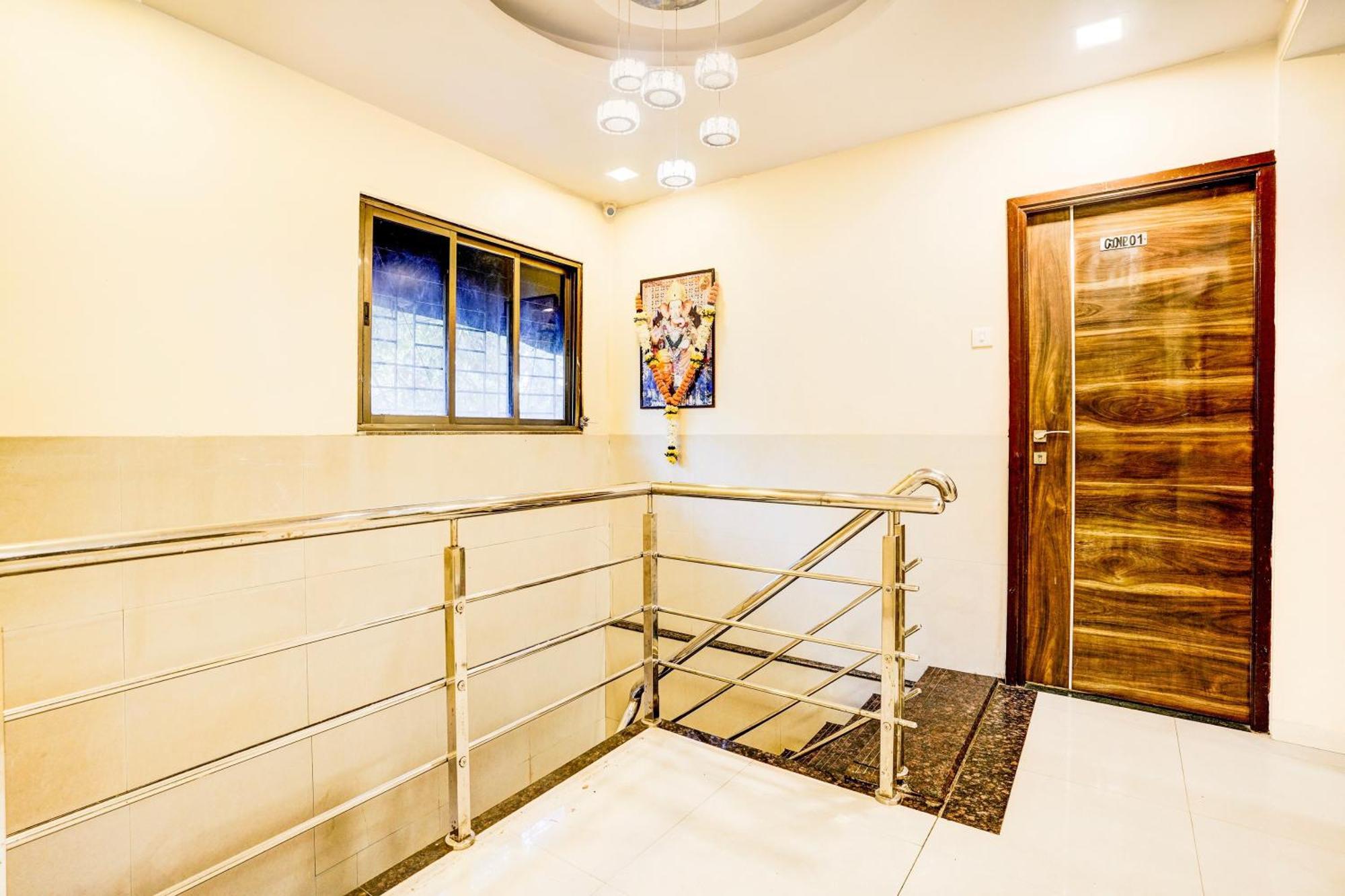 Airport Metro Hotel Мумбаї Екстер'єр фото