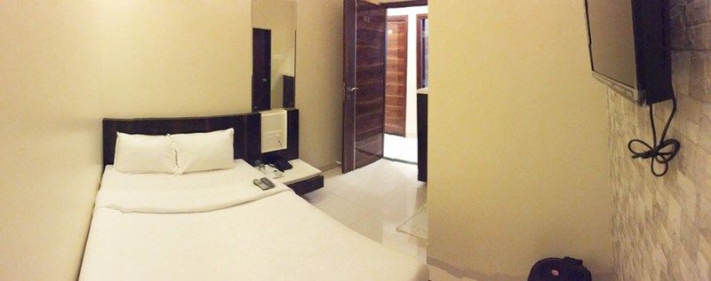 Airport Metro Hotel Мумбаї Екстер'єр фото
