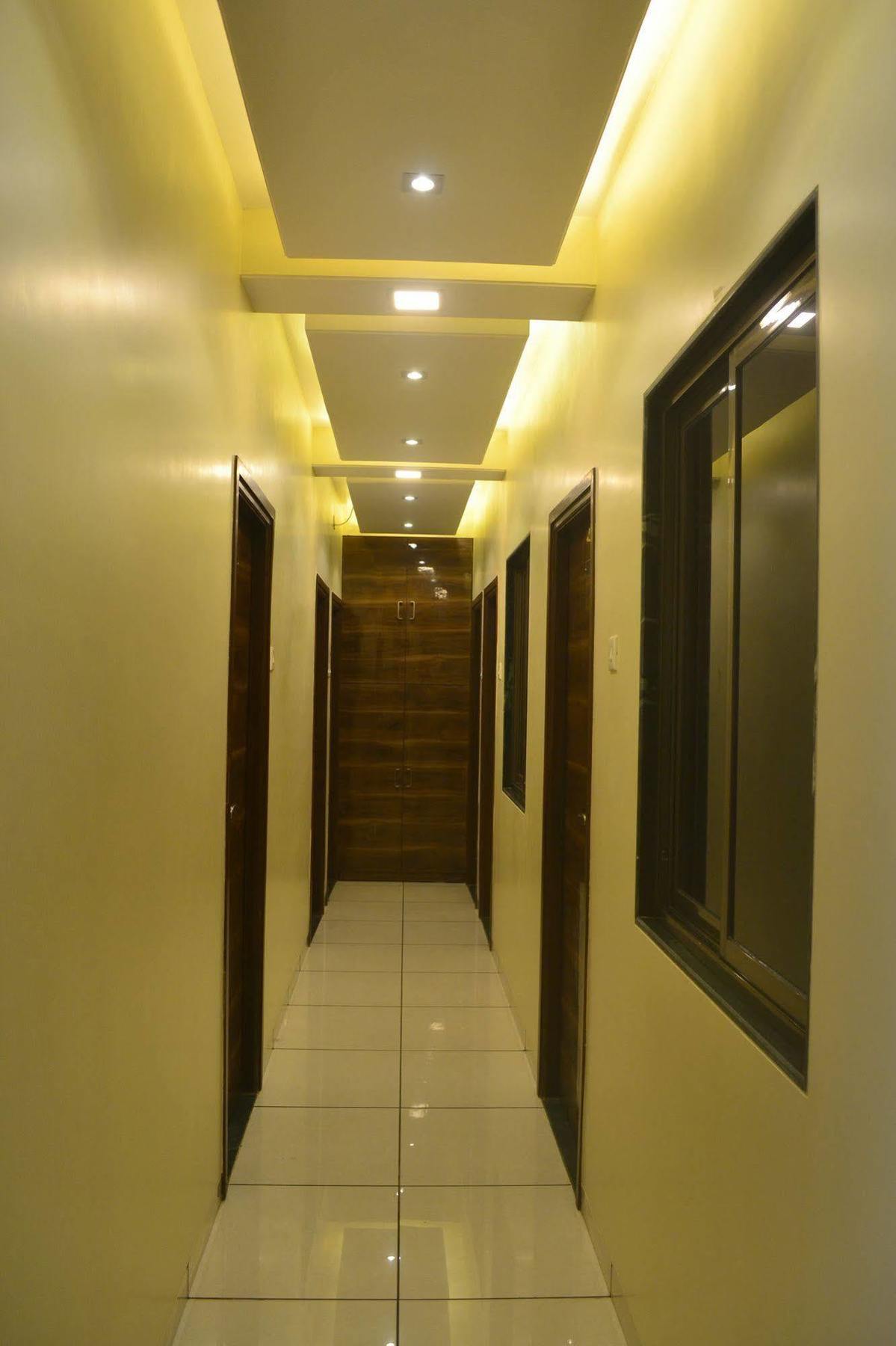Airport Metro Hotel Мумбаї Екстер'єр фото